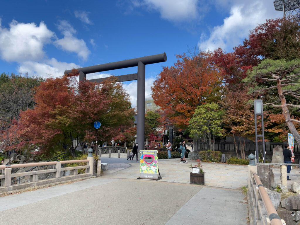 松本　四柱神社　紅葉　女鳥羽川